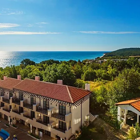 тhe Cliff Bay And