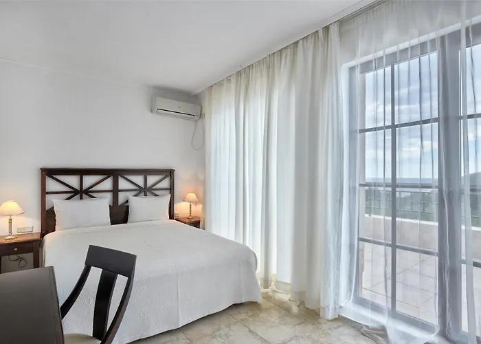 The Cliff Hotel&holiday By Flat Mаnаger Отель Обзор