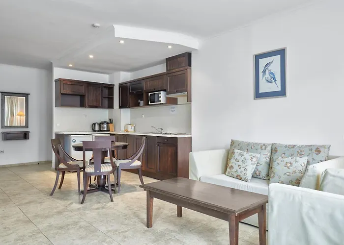 The Cliff Hotel&holiday By Flat Mаnаger Отель 4*