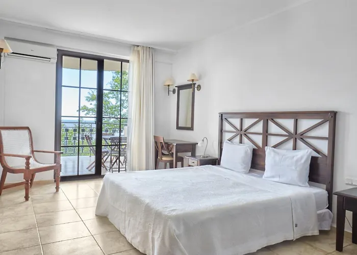 The Cliff Hotel&holiday By Flat Mаnаger Отель 4*