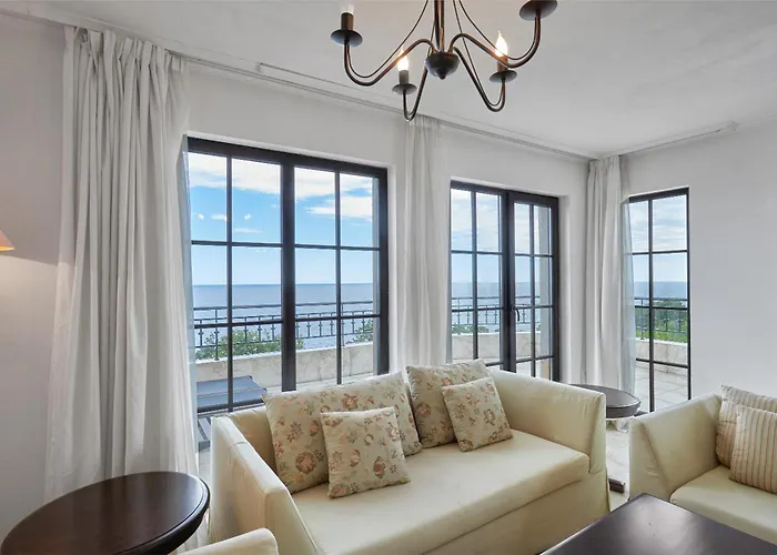 The Cliff Hotel&holiday By Flat Mаnаger Отель Обзор