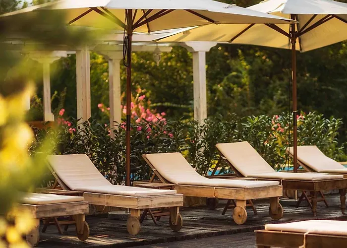 The Cliff Hotel&holiday By Flat Mаnаger Отель Обзор