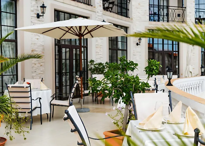 The Cliff Hotel&holiday By Flat Mаnаger Отель Обзор