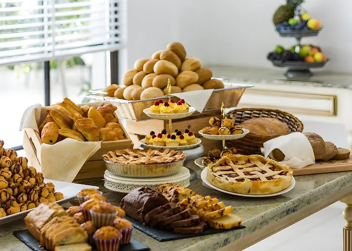 The Cliff Hotel&holiday By Flat Mаnаger Отель Обзор