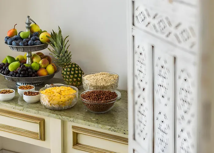 The Cliff Hotel&holiday By Flat Mаnаger Отель 4*