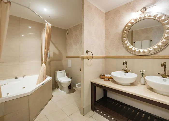 The Cliff Hotel&holiday By Flat Mаnаger Отель 4*